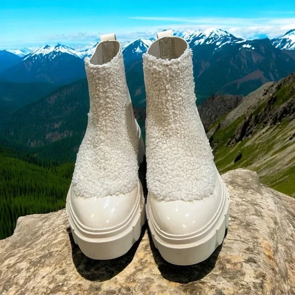 Sorel Caribou Cozy Chelsea Sherpa Cream Ankle Boots with Rugged Sole - Picture 2 of 8